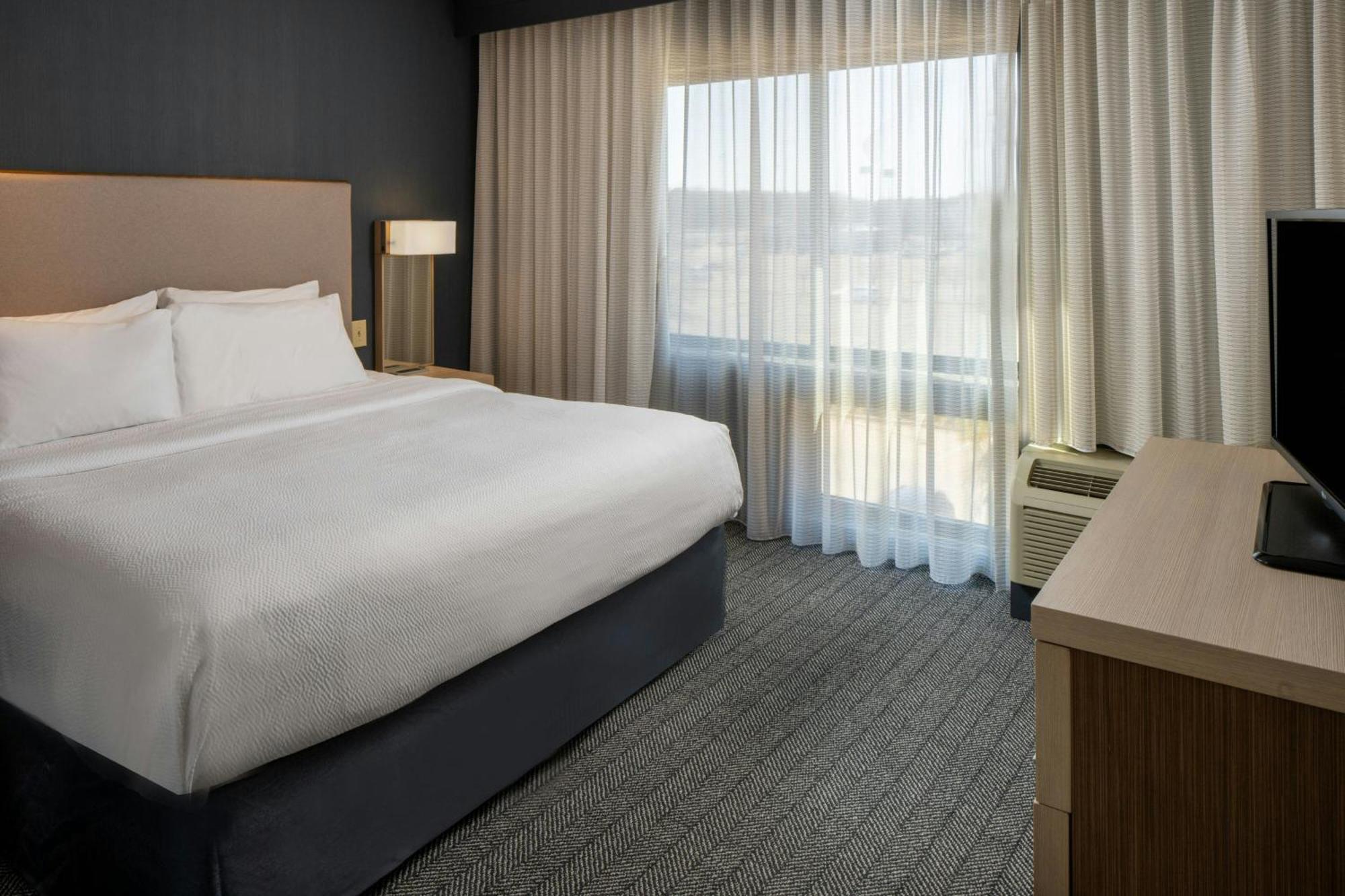 Courtyard By Marriott Jackson Airport/Pearl Hotel Екстериор снимка