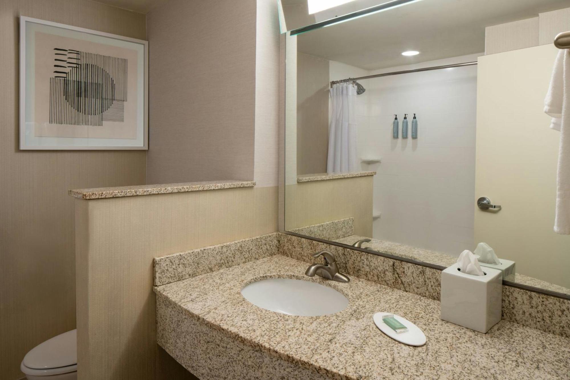 Courtyard By Marriott Jackson Airport/Pearl Hotel Екстериор снимка